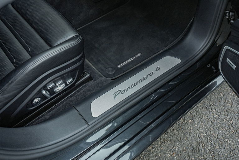 Porsche Panamera 4 E-Hybrid