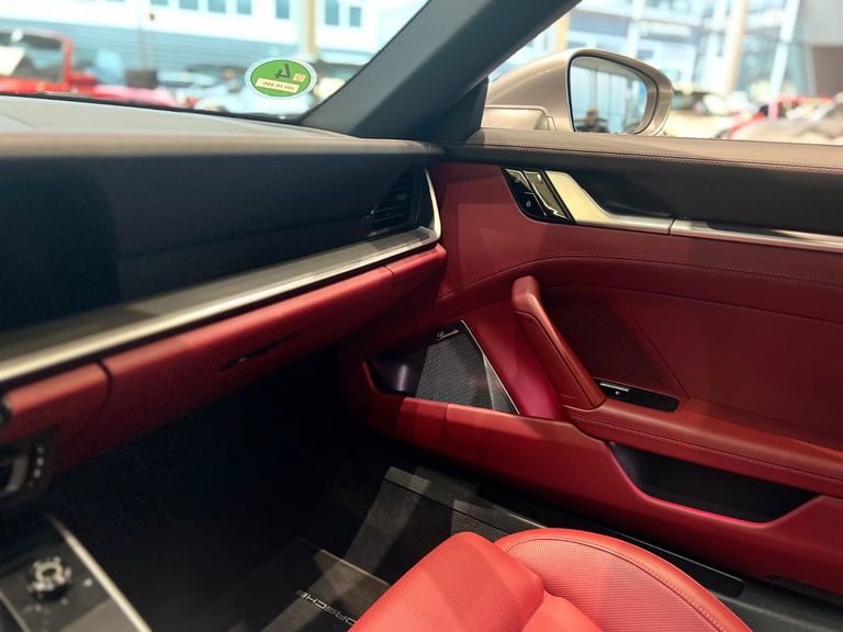 Porsche 992 Carrera 4S