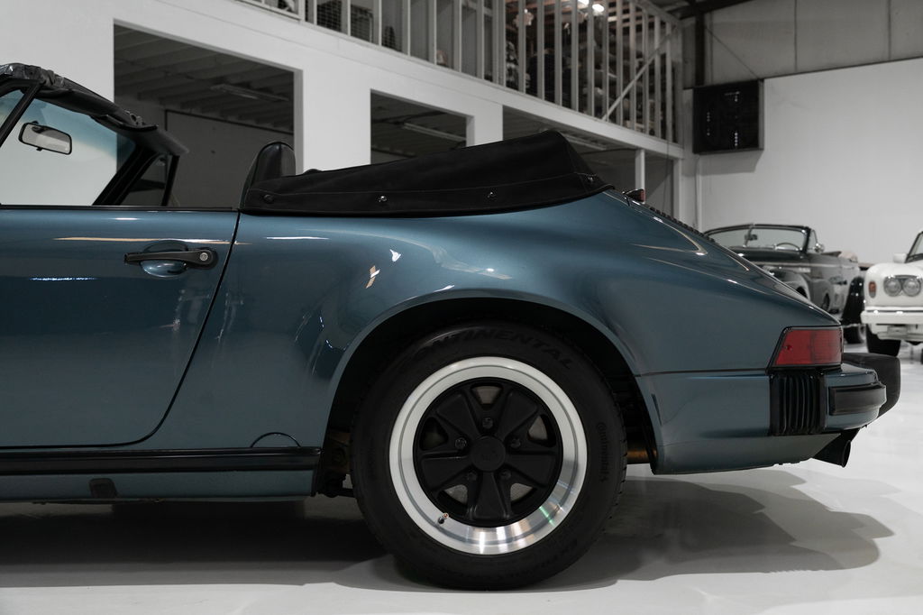 Porsche 911 Carrera 3.2 (US)