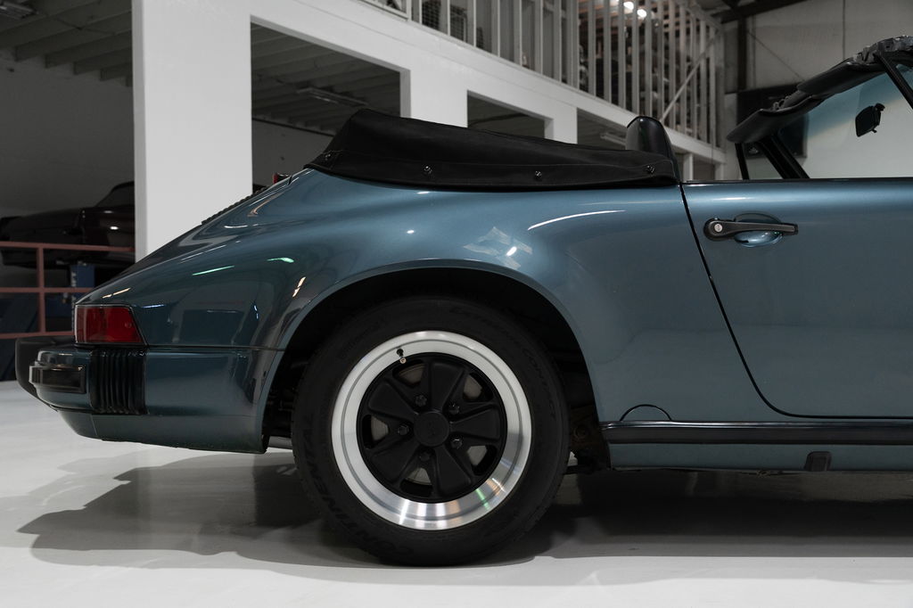 Porsche 911 Carrera 3.2 (US)