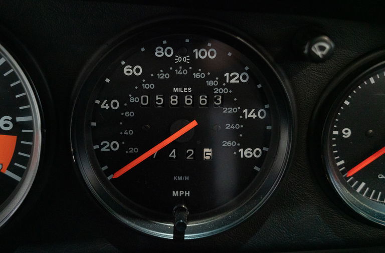 Porsche 911 Carrera 3.2 (US)