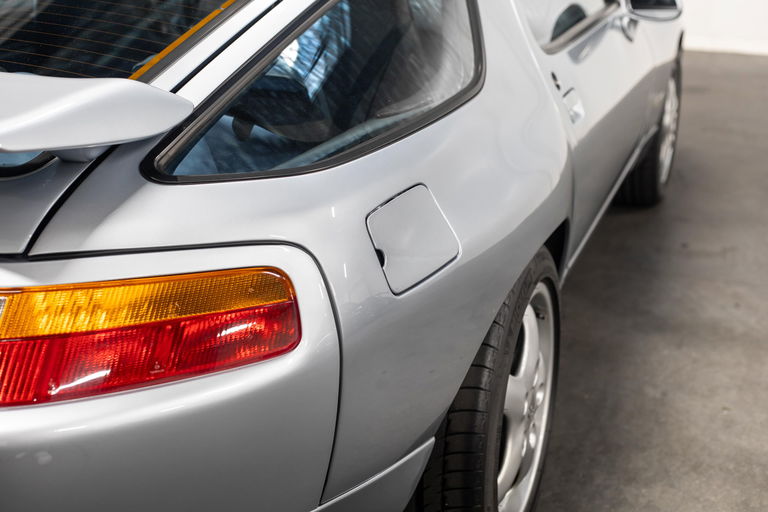 Porsche 928 GTS