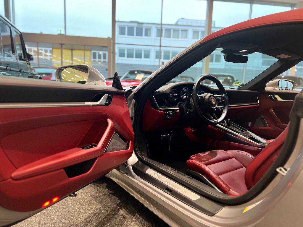 Porsche 992 Carrera 4S