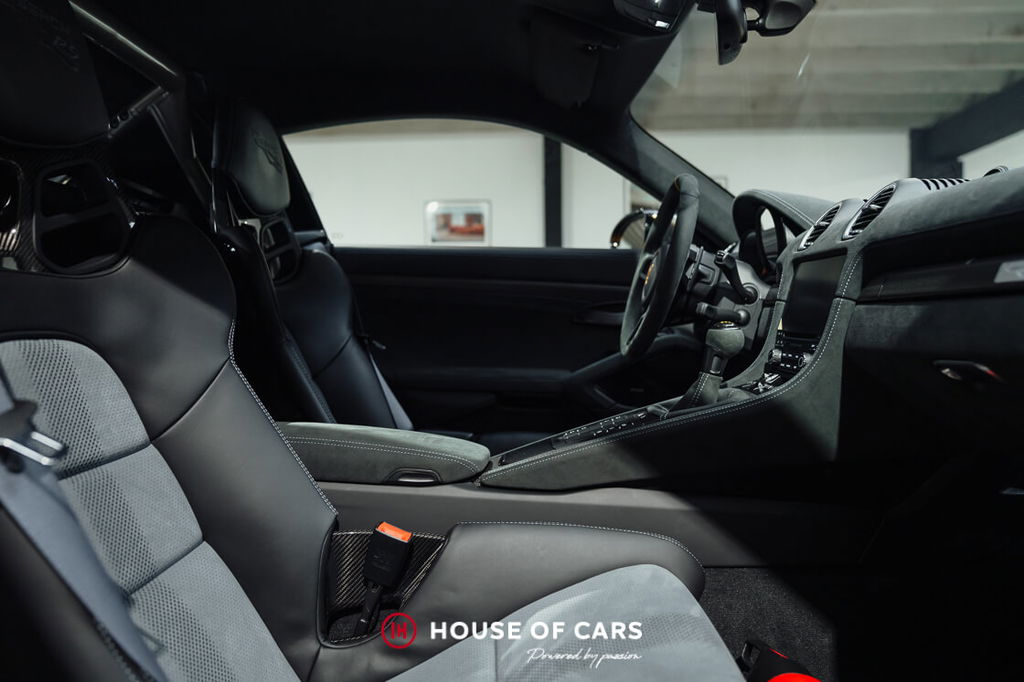 Porsche 718 Cayman GT4 RS