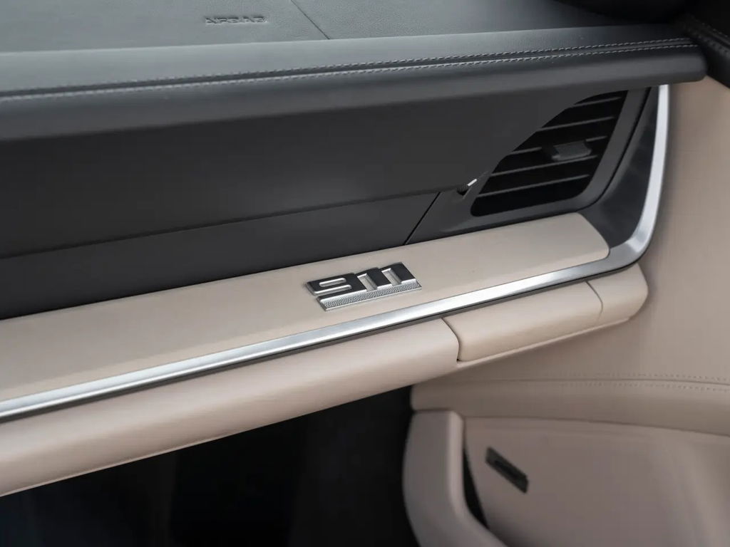 Porsche 992 Carrera 4