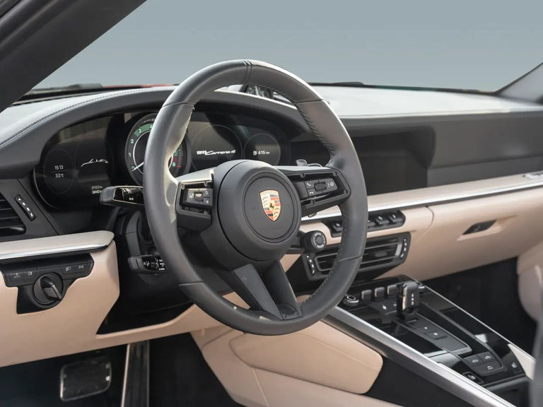 Porsche 992 Carrera 4