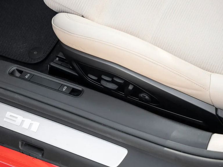 Porsche 992 Carrera 4