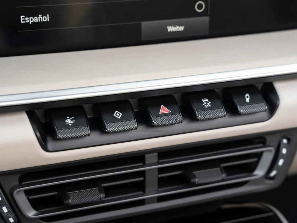 Porsche 992 Carrera 4