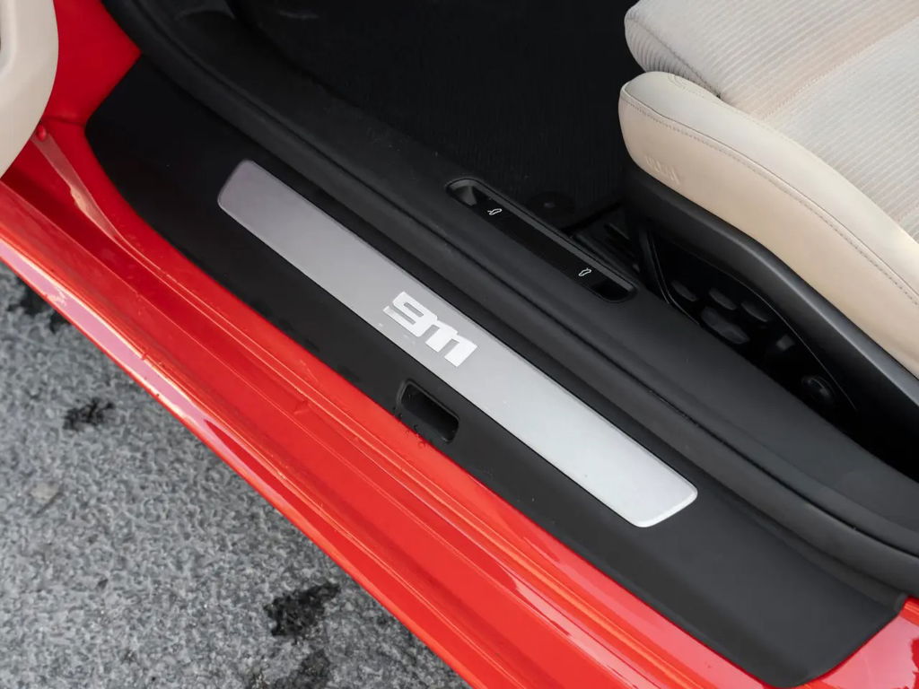 Porsche 992 Carrera 4