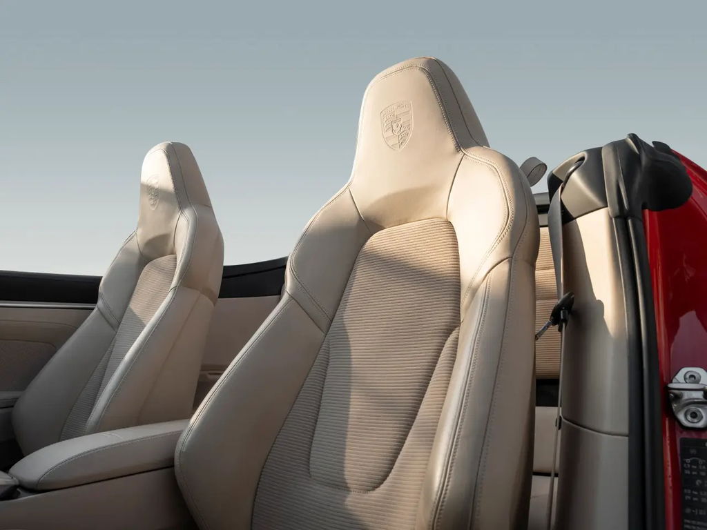 Porsche 992 Carrera 4