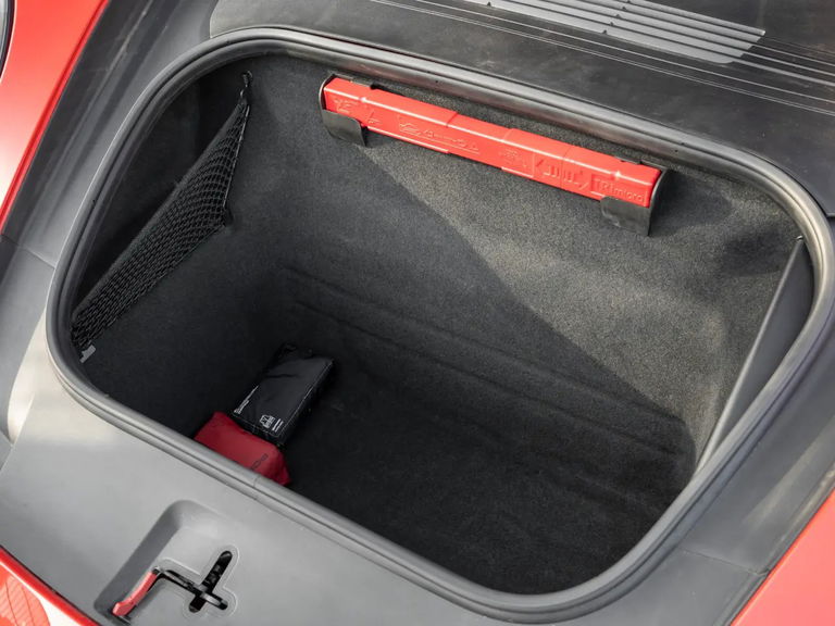 Porsche 992 Carrera 4