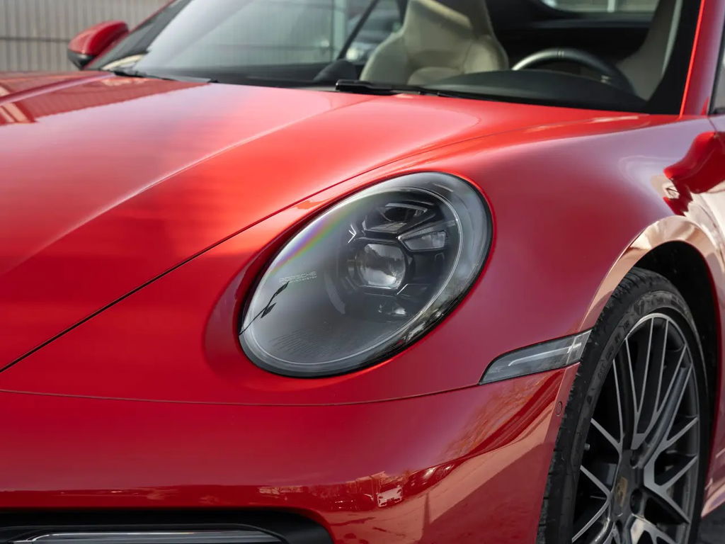 Porsche 992 Carrera 4