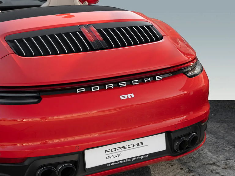 Porsche 992 Carrera 4