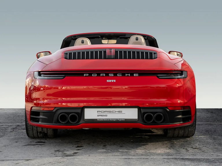 Porsche 992 Carrera 4