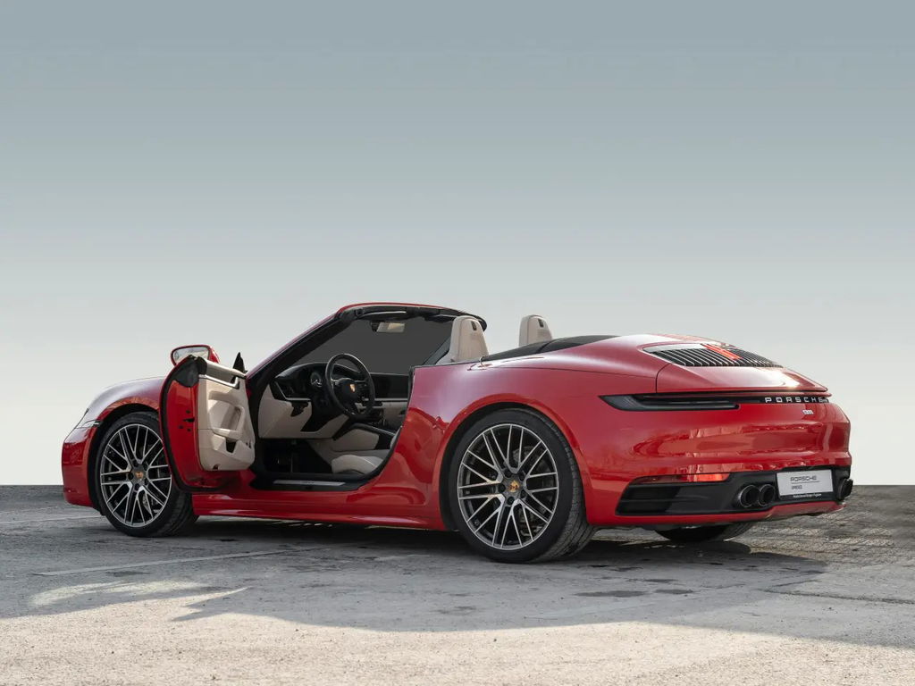 Porsche 992 Carrera 4