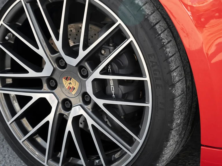 Porsche 992 Carrera 4