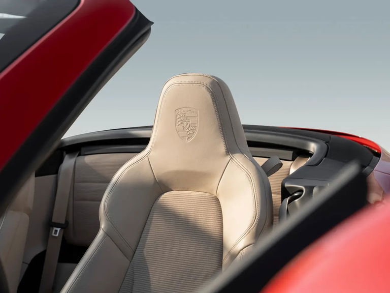 Porsche 992 Carrera 4