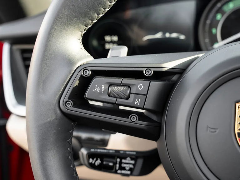 Porsche 992 Carrera 4