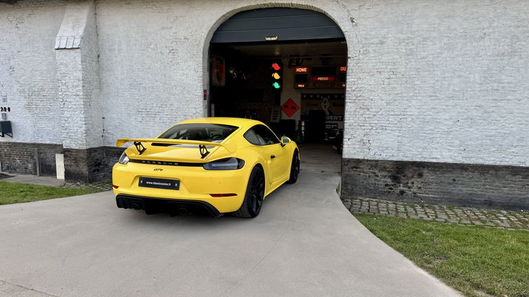 Porsche 718 Cayman GT4