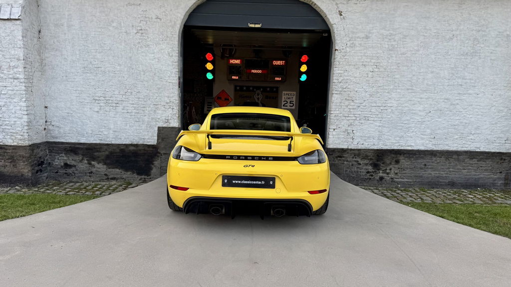 Porsche 718 Cayman GT4