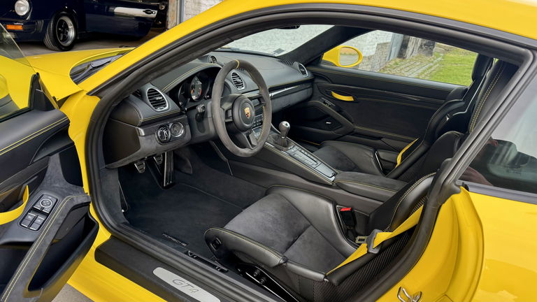 Porsche 718 Cayman GT4