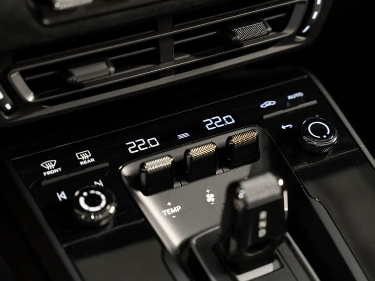 Porsche 992 Carrera GTS