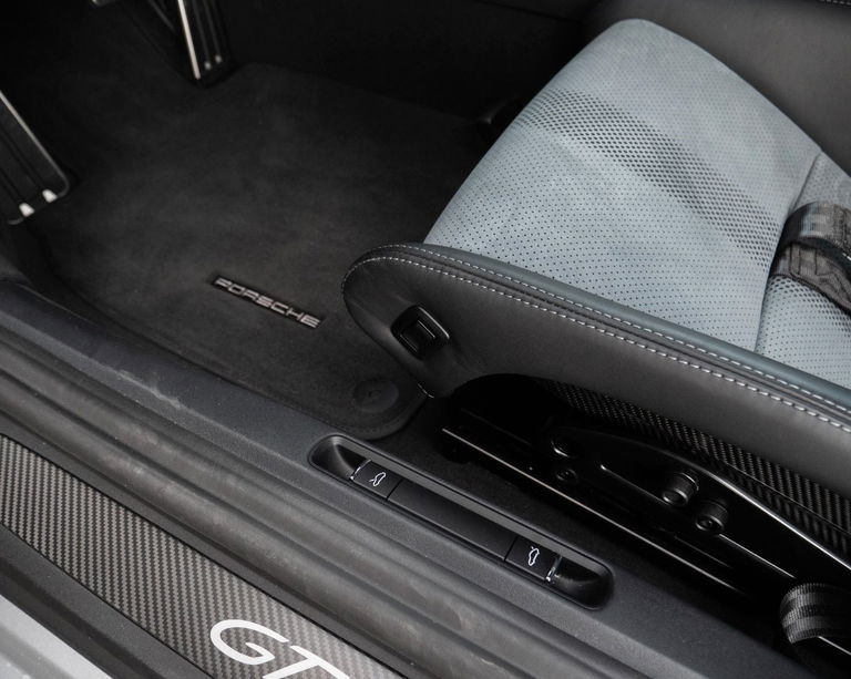 Porsche 718 Cayman GT4 RS