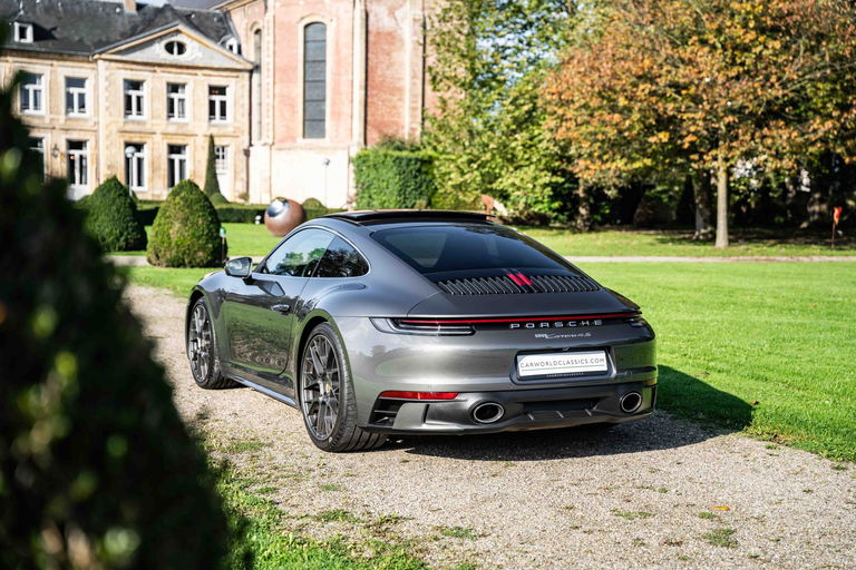 Porsche 992 Carrera 4S