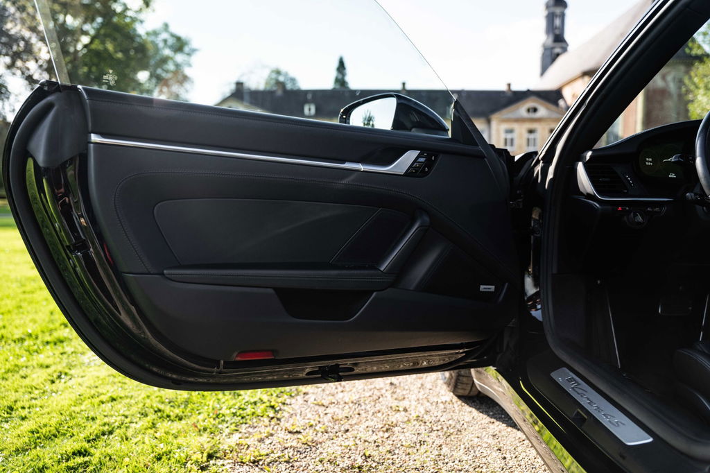 Porsche 992 Carrera 4S