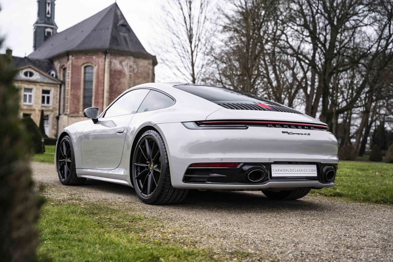 Porsche 992 Carrera 4S