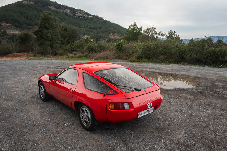 Porsche 928