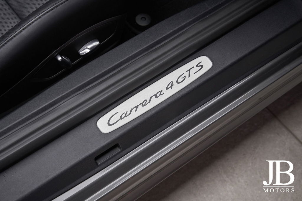 Porsche 991 Carrera 4 GTS