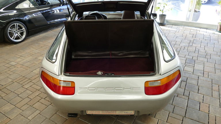 Porsche 928 S4