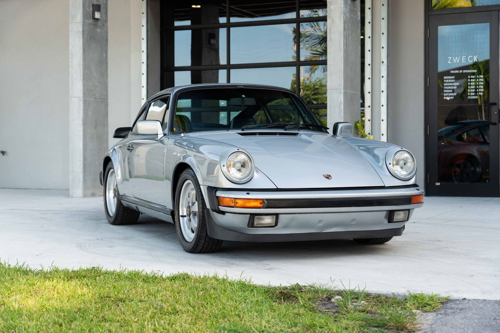 Porsche 911 Carrera 3.2 (US)