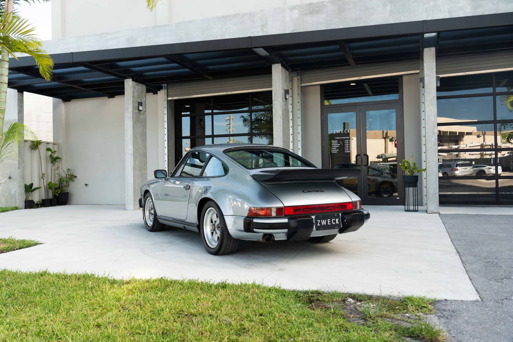 Porsche 911 Carrera 3.2 (US)