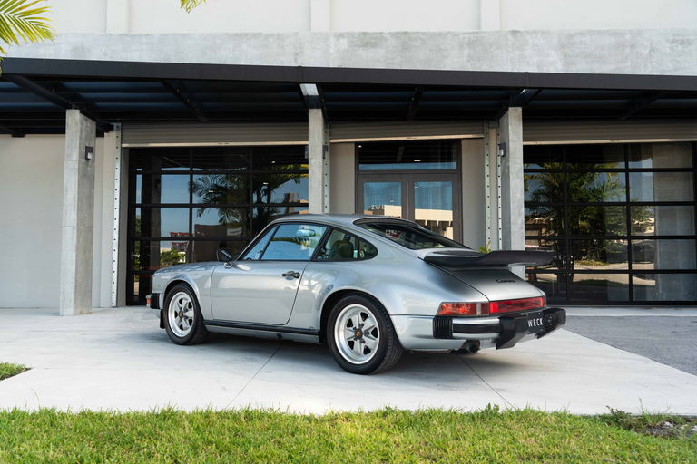 Porsche 911 Carrera 3.2 (US)