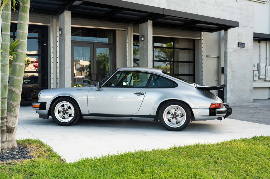 Porsche 911 Carrera 3.2 (US)