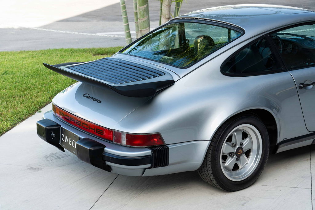 Porsche 911 Carrera 3.2 (US)