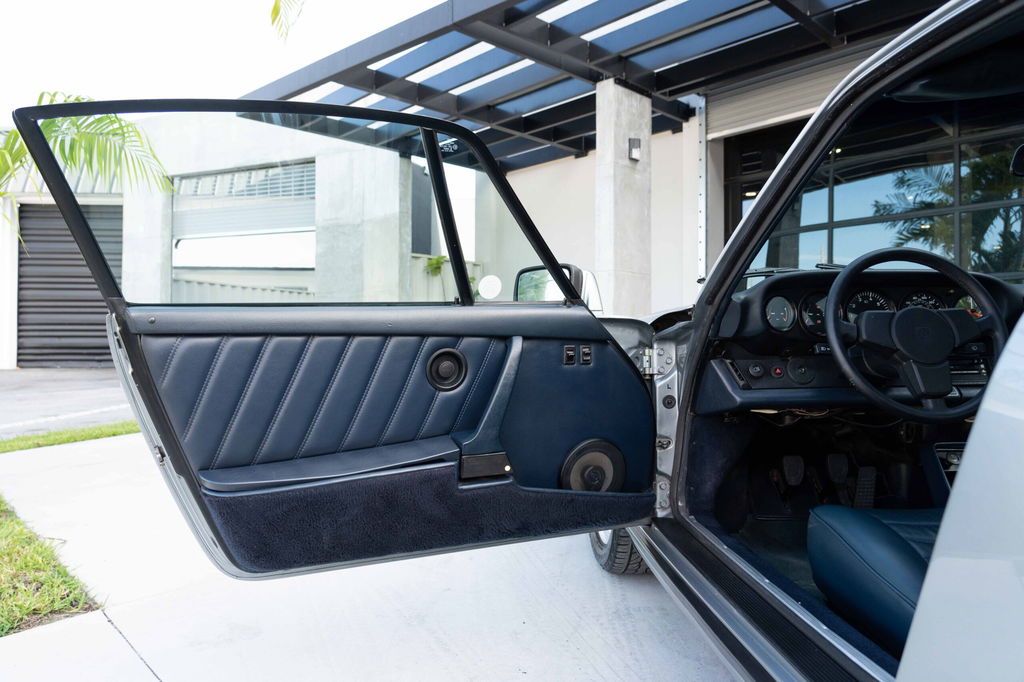 Porsche 911 Carrera 3.2 (US)