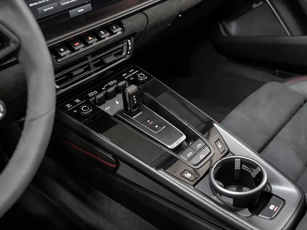 Porsche 992 Carrera 4 GTS