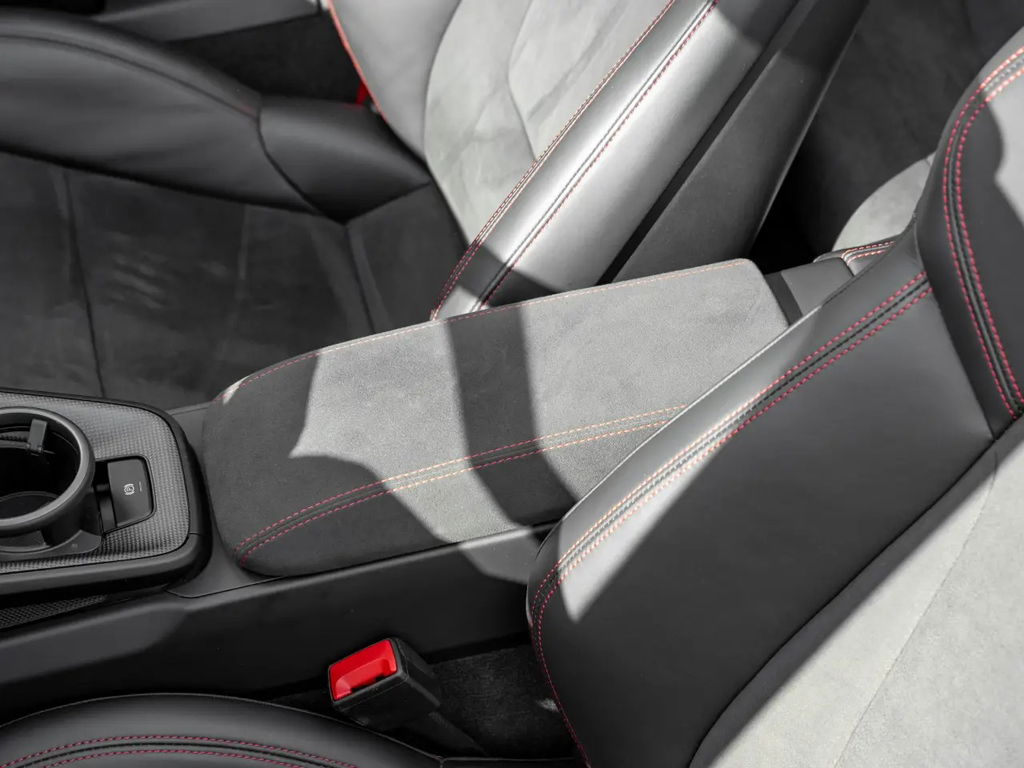 Porsche 992 Carrera 4 GTS