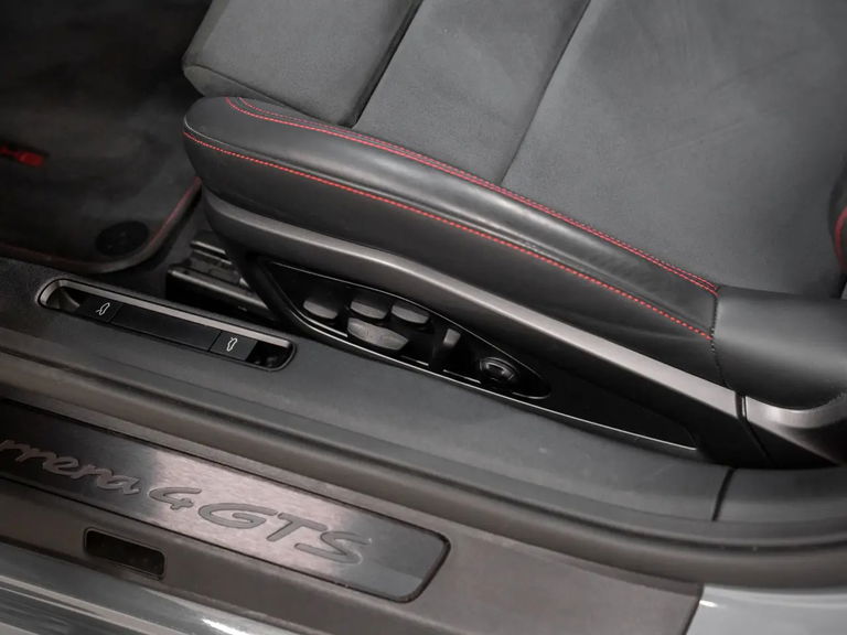 Porsche 992 Carrera 4 GTS