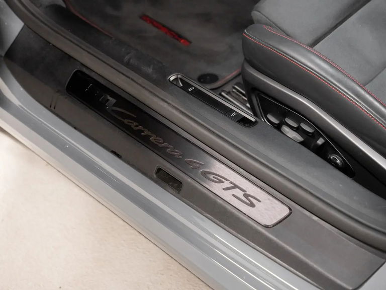 Porsche 992 Carrera 4 GTS