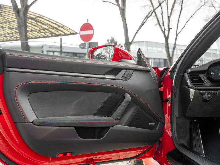 Porsche 992 Carrera 4 GTS