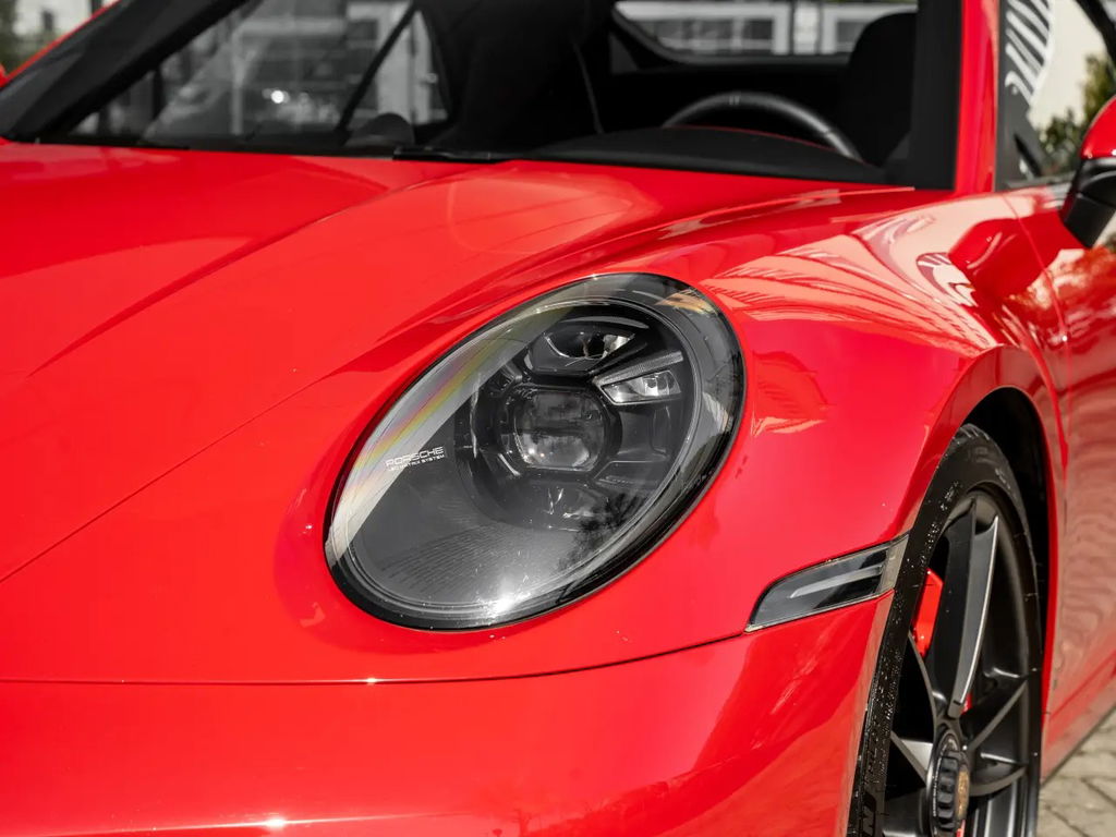 Porsche 992 Carrera 4 GTS