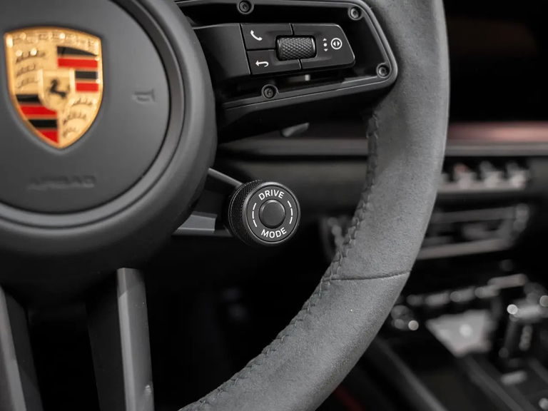 Porsche 992 Carrera 4 GTS