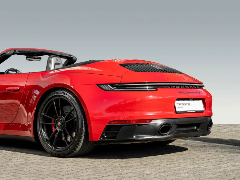 Porsche 992 Carrera 4 GTS