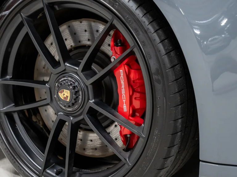 Porsche 992 Carrera 4 GTS