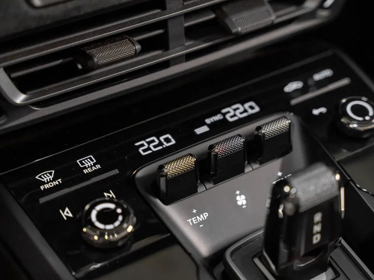 Porsche 992 Carrera 4 GTS