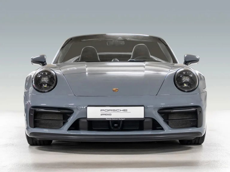 Porsche 992 Carrera 4 GTS